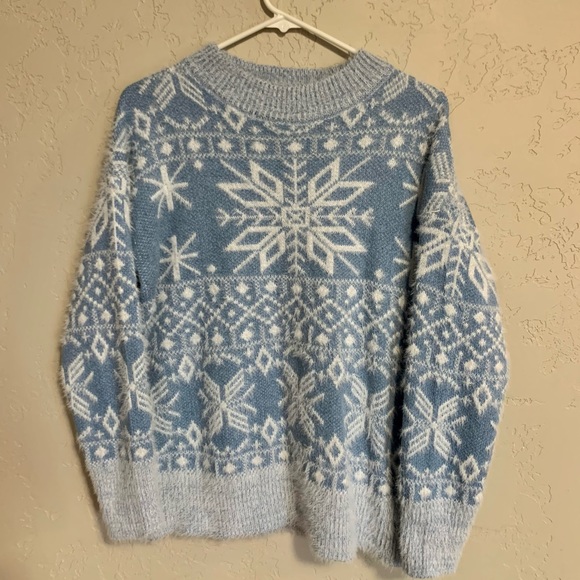 Winter Snowflake Sweater - Picture 3 of 3
